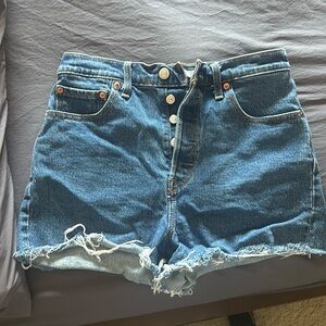 Levi’s Ribcage Shorts in Size 28
